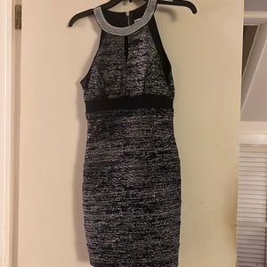 Black sparkly short promdress close neckline with fashionable hole in chest area